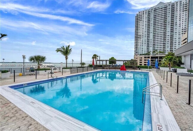 Building Photo - 999 Brickell Bay Dr