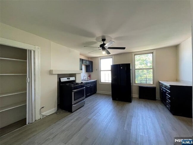 Primary Photo - 115 Park Ave