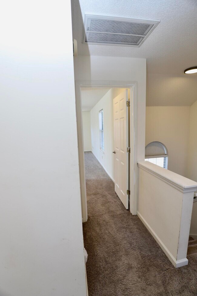 Building Photo - 21 N Trace Ct