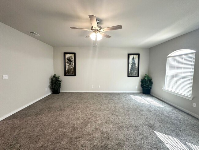 Building Photo - 5 Bedroom 4 Bathroom Ready to Rent ASAP!