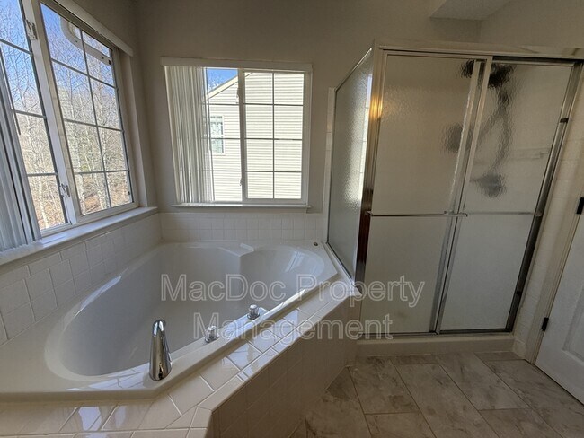 Building Photo - 14 Heatherbrook Ln