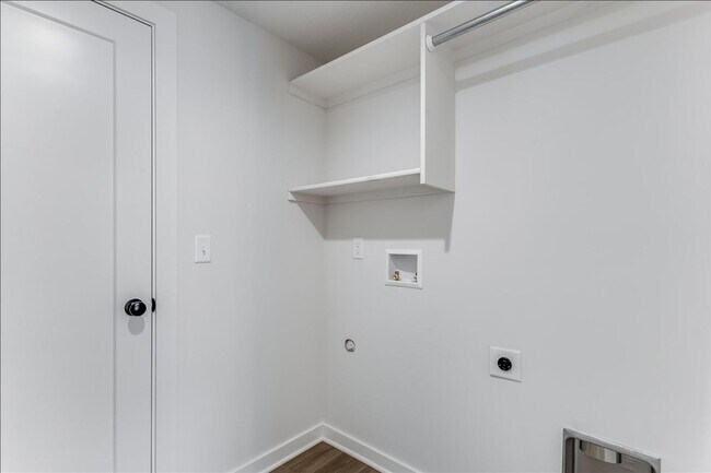 Building Photo - Beautiful Five Bedroom, Two Bathroom