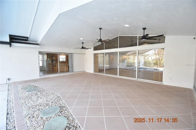 Building Photo - 705 Spanish Main Dr