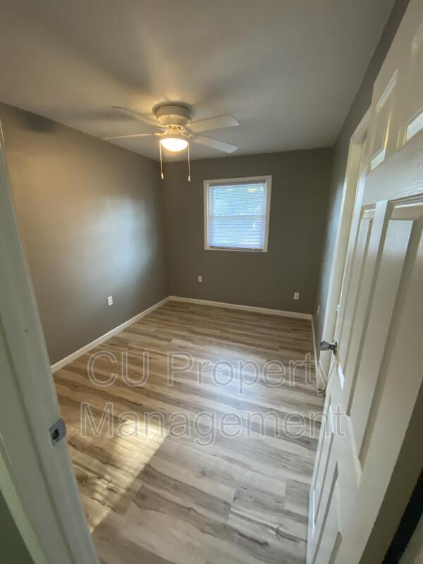 Building Photo - 333 S Steffler St