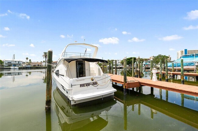 Building Photo - 231 E Madeira Ave