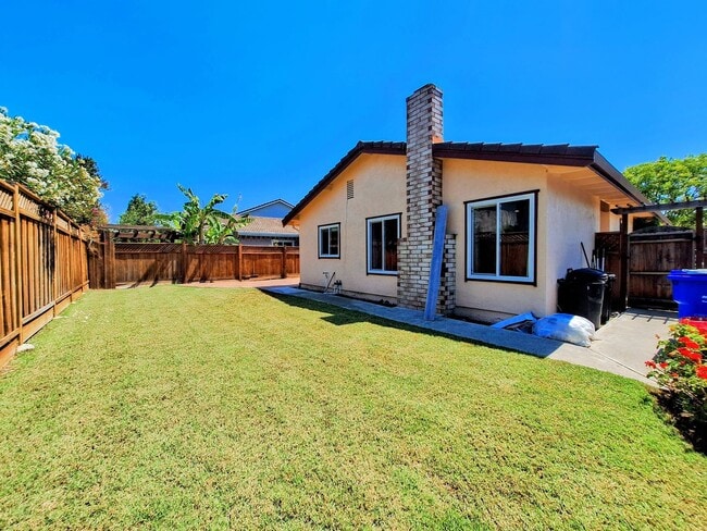 Building Photo - Beautifully Remodeled 3bd Single Story House: Everything Brand New!