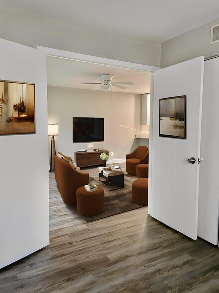 Large living space off bedroom - 232 Orienta Point St