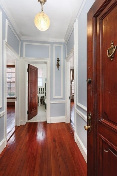 Building Photo - 1514 Beacon St