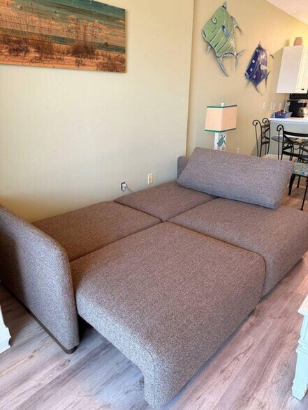 Building Photo - 1057 W Beach Blvd