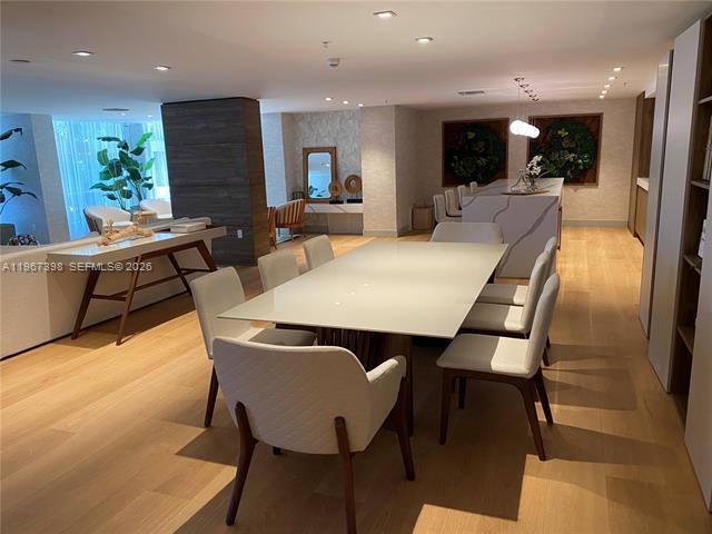 Building Photo - 9521 E Bay Harbor Dr