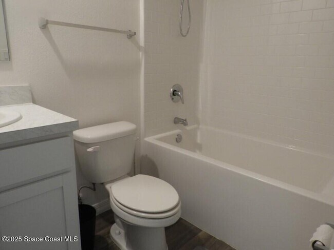 Building Photo - 690 San Filippo Dr SE