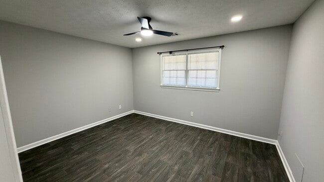 Building Photo - 3461 Southgate Trail SE