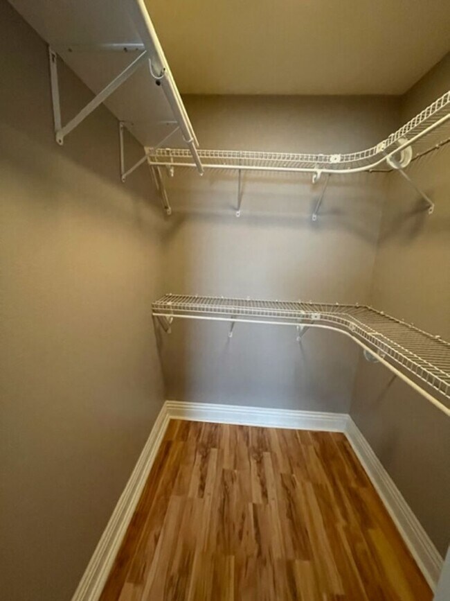 Building Photo - 2BD/2BA Dual Master Condo of secured building in highly sought after Boutique Bella Capri building.