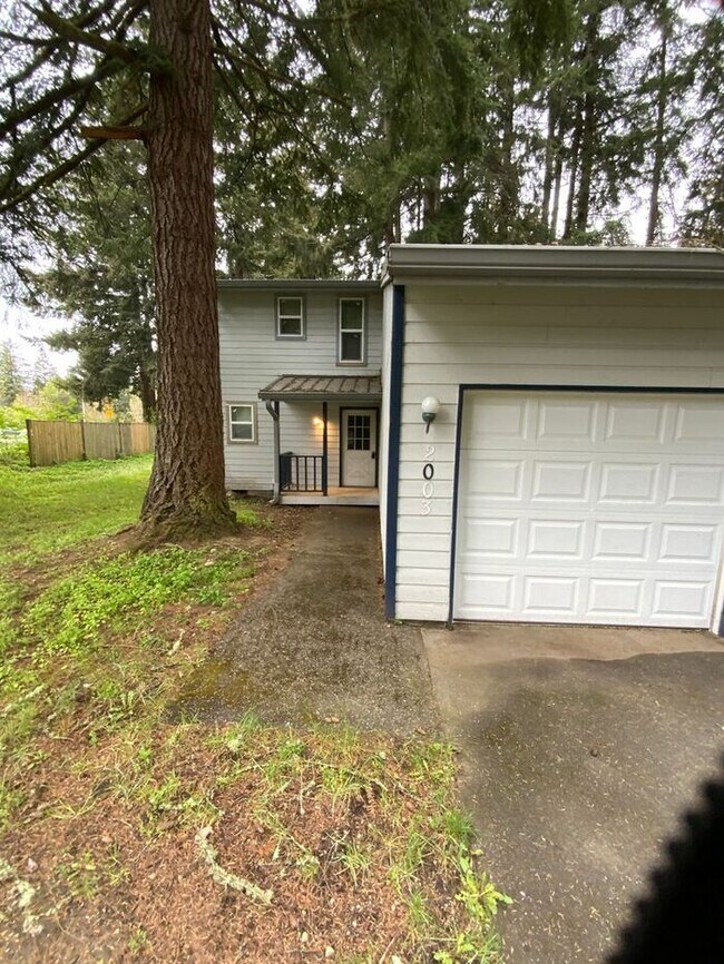 Building Photo - West Olympia 2bdr 1.5bath Townhome w/ garage & parking