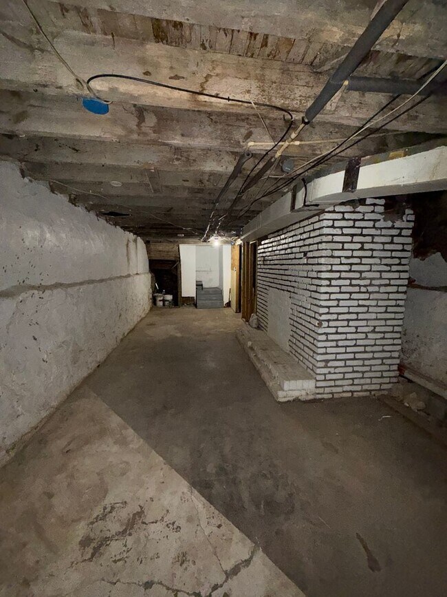 Building Photo - Amazing 3 beds 1bath FULLY ELECTRIC HOUSE