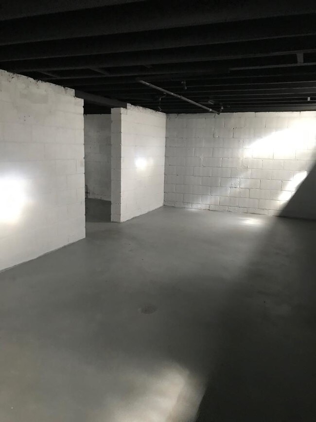 Building Photo - 18703 Waltham St