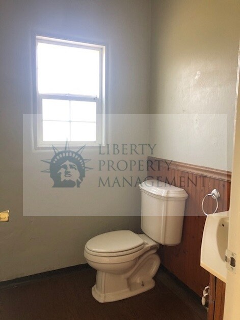 Building Photo - 22609 Robertson Blvd