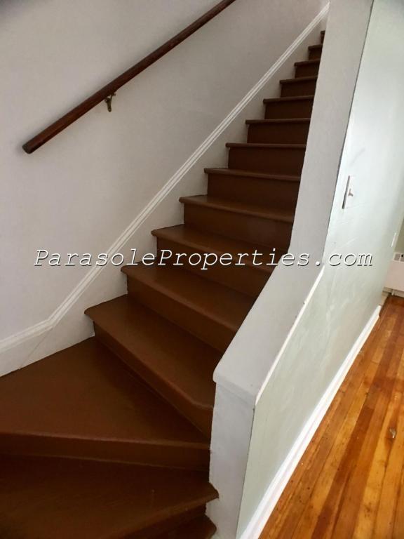 Building Photo - 704 Cooney St