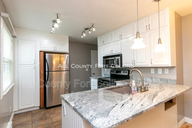 Building Photo - 412 Skyway Dr