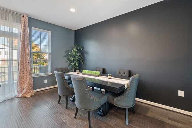 Building Photo - 8292 Heritage Crossing Ct