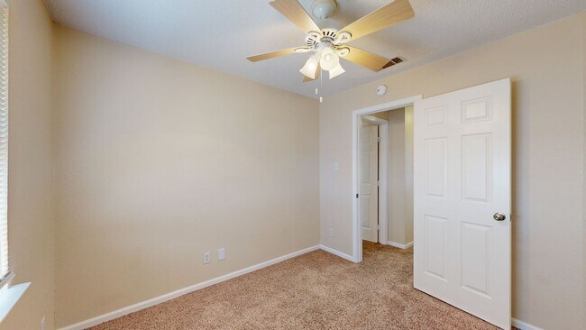 Building Photo - 2211 Hilltop Loop