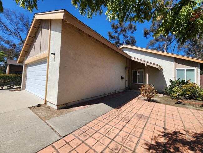 Building Photo - 10930 Red Rock Dr