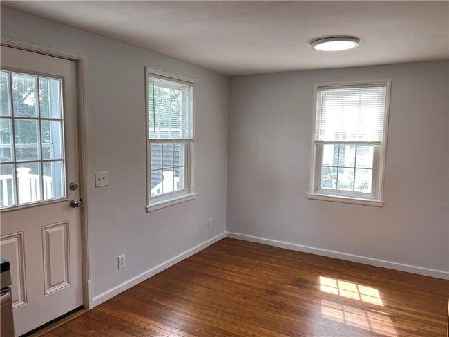 Building Photo - 129 Vernon Ave