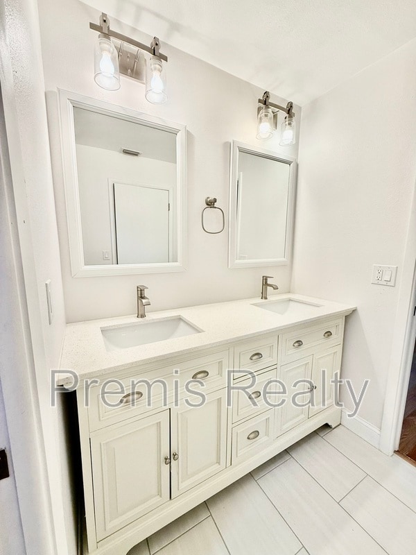 Building Photo - 957 Weathersfield Dr