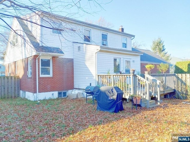 Building Photo - 39 N Vivyen St
