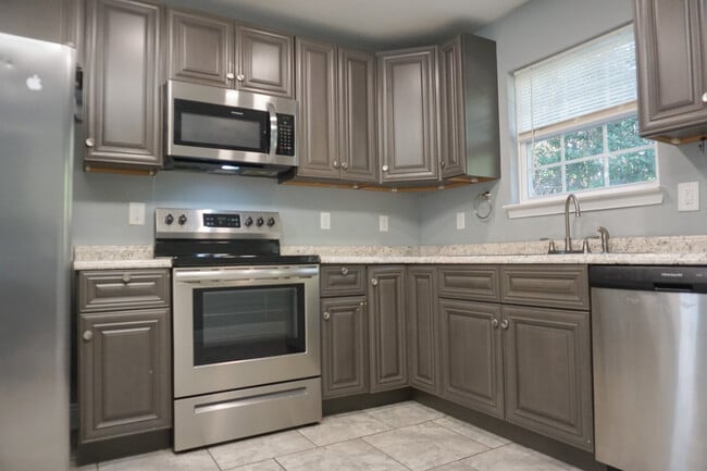 Building Photo - 321 Apple Dr