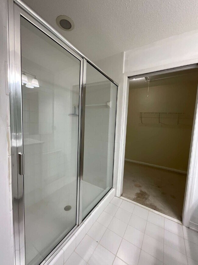 Building Photo - ALL Utilities Included