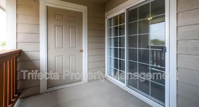 Building Photo - 1288 Lake Cir