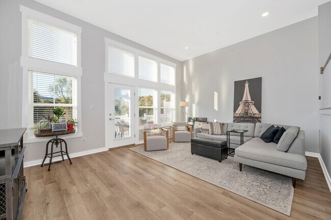 Building Photo - The Enclave At Gambrill View