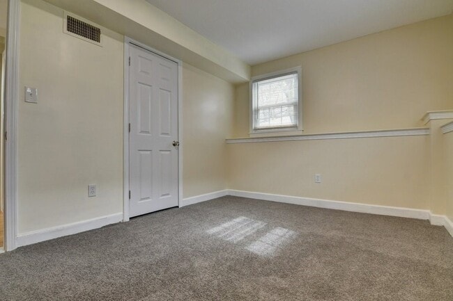 Building Photo - 27 Trull St