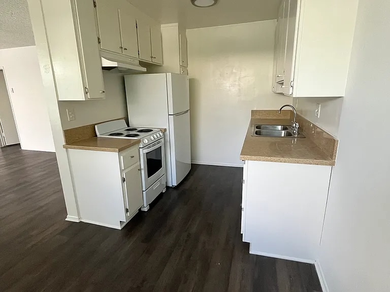 Building Photo - 10541 National Blvd