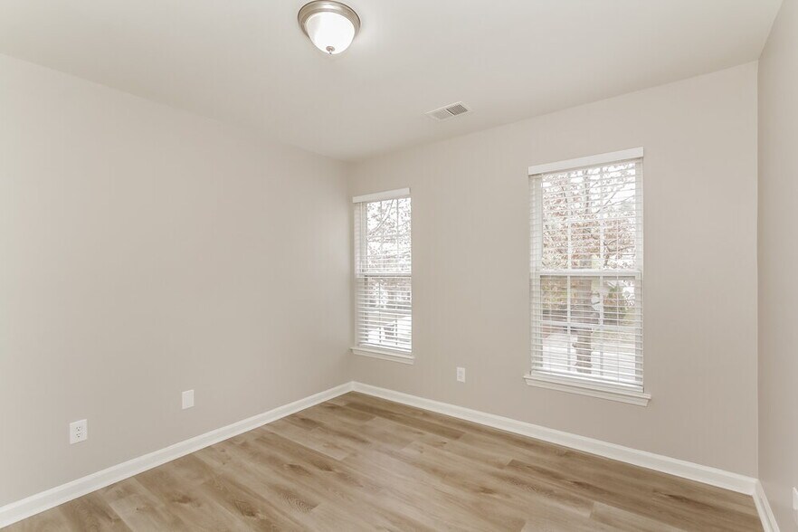 Building Photo - 211 Winding Canyon Dr