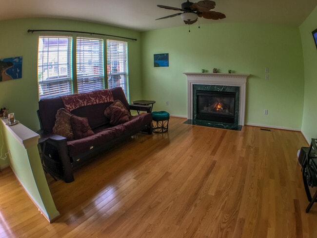 Building Photo - Large 4BR plus office, 3.5 BA,  2-car garage