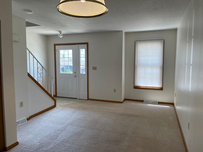 Living Room - 5447 Cider Mill Rd