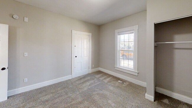 Building Photo - 219 N Institute St