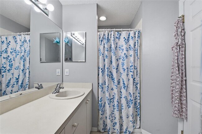 Building Photo - 1221 Wolford Dr