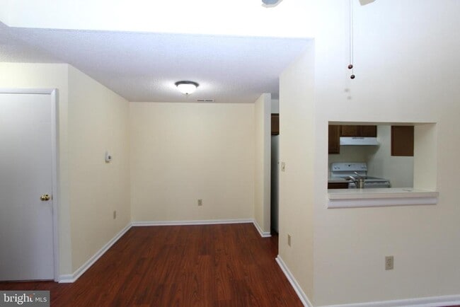 Building Photo - 5012 Ravens Crest Dr