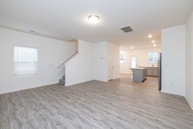 Building Photo - Beautiful 3 Bedroom Townhome Near I-85 – AVAILABLE SEPTEMBER 2026