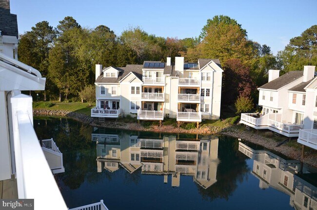 Building Photo - 3311 Lakeside View Dr