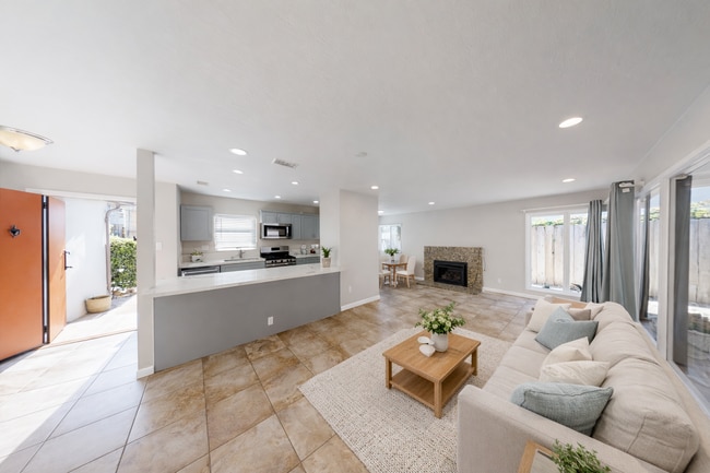 Building Photo - 4BD/2BA, Great Backyard Patio!