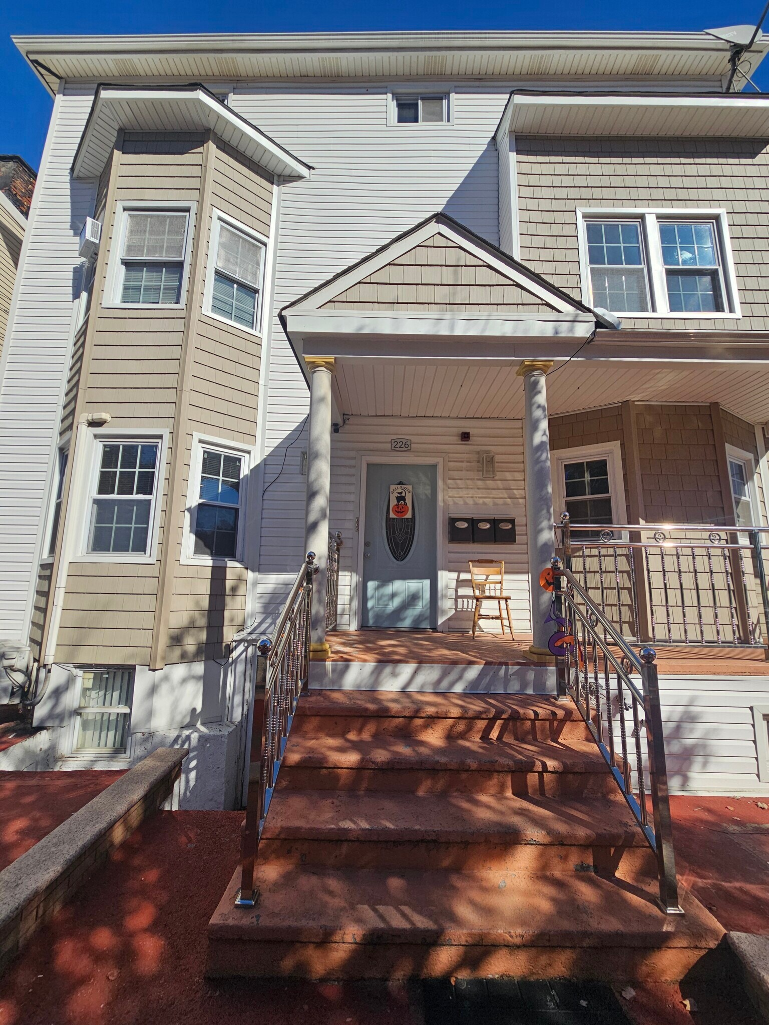 Building Photo - 228 Duncan Ave