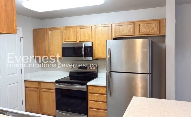 Building Photo - 3 Bed & 2 Bath Condo in Fort Collins / Coming Soon!