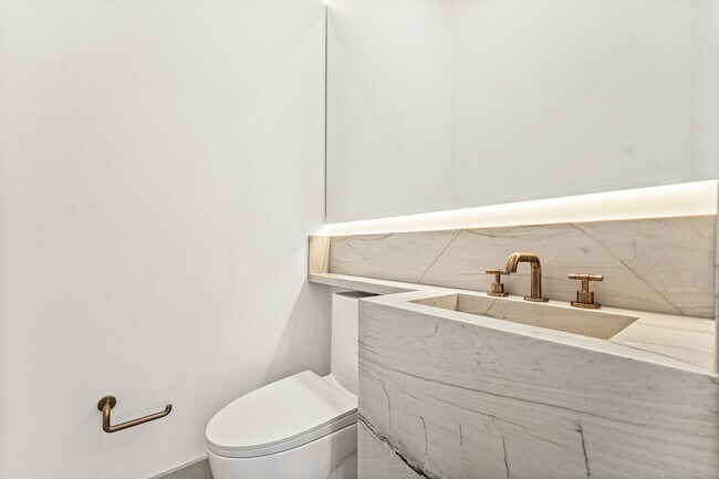 Building Photo - 5890 NW 39th Ave