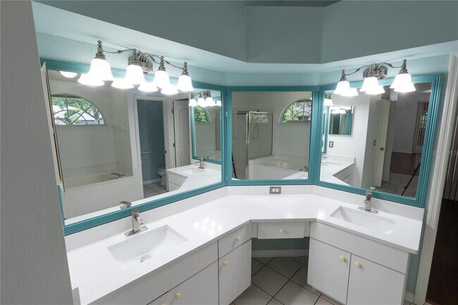 Building Photo - 16505 Lake Heather Dr