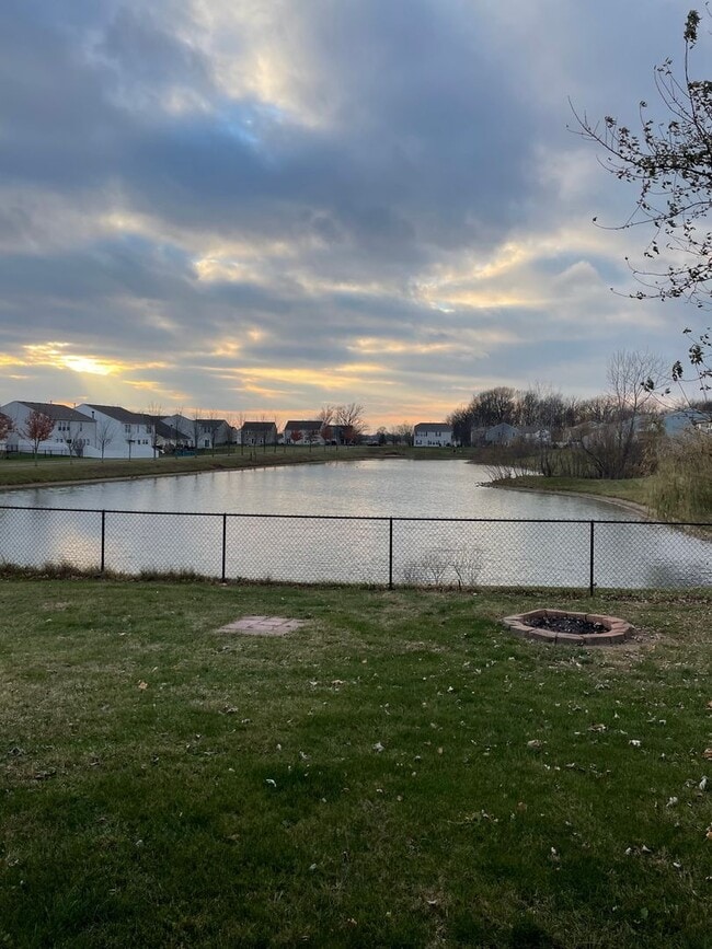 Building Photo - Franklin Twp - 3 BR 2 story