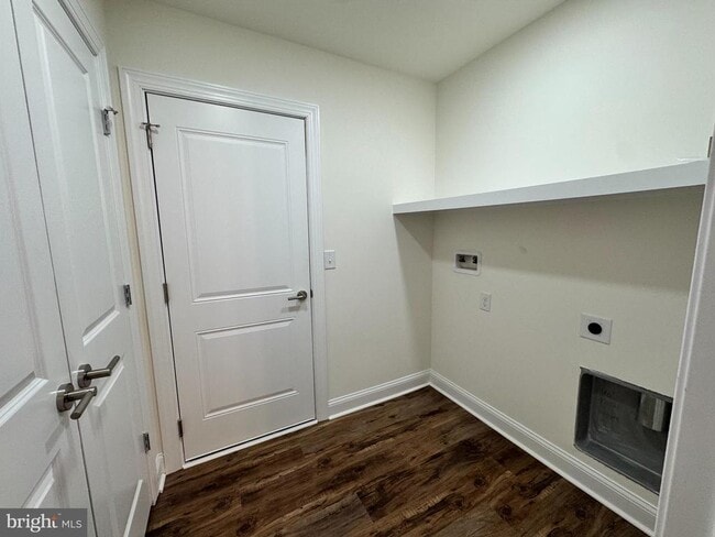 Building Photo - 300 Dixon St